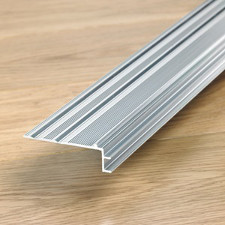 Sottoprofilo Incizo in alluminio per scale da utilizzare con il profilo Incizo